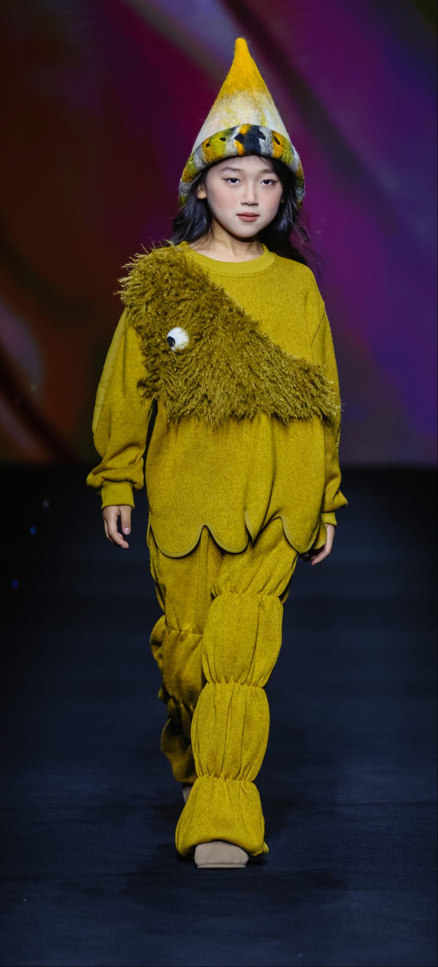 DC Kids complete look — mustard knit with felt hat