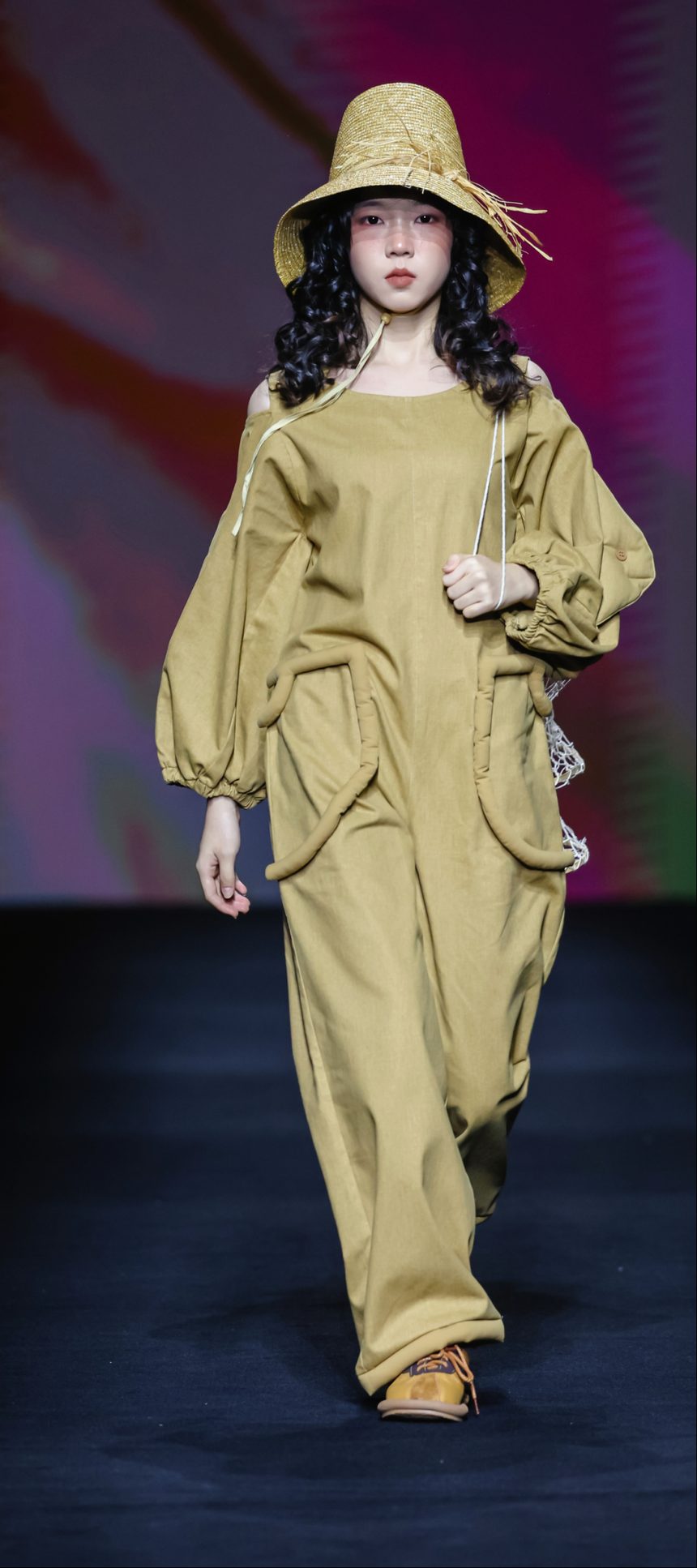 DC Kids complete look — linen jumpsuit with straw hat