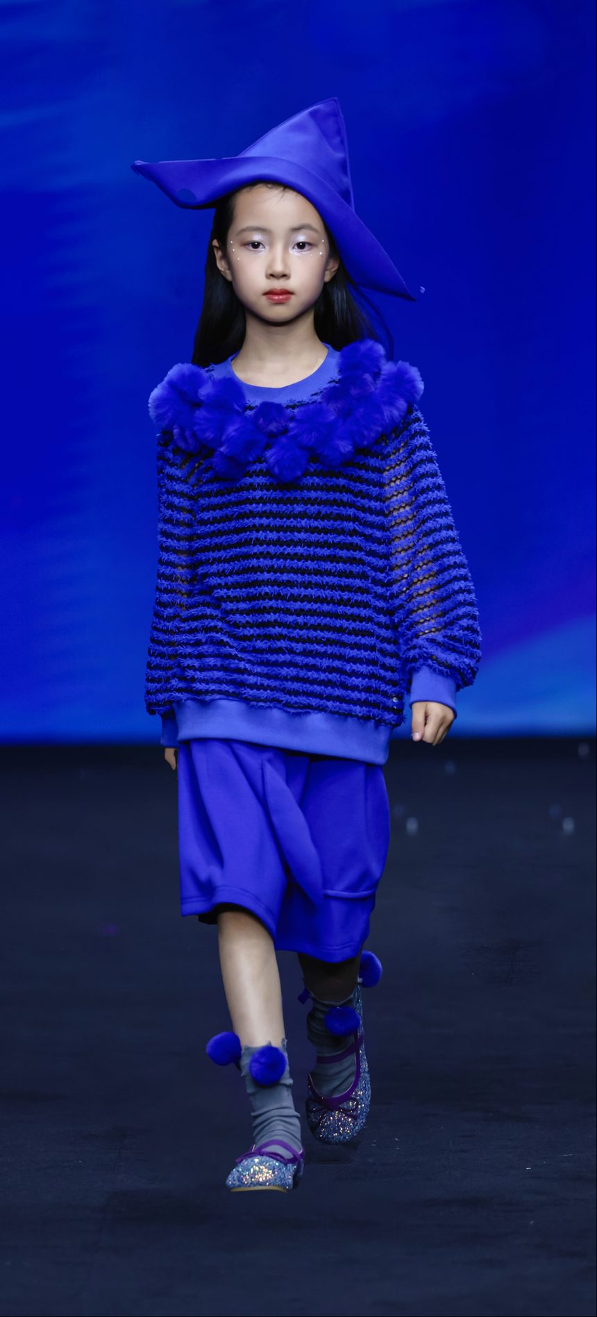 DC Kids complete look — textured knit with pom collar