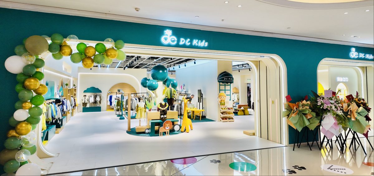 DC Kids mall storefront on grand-opening day